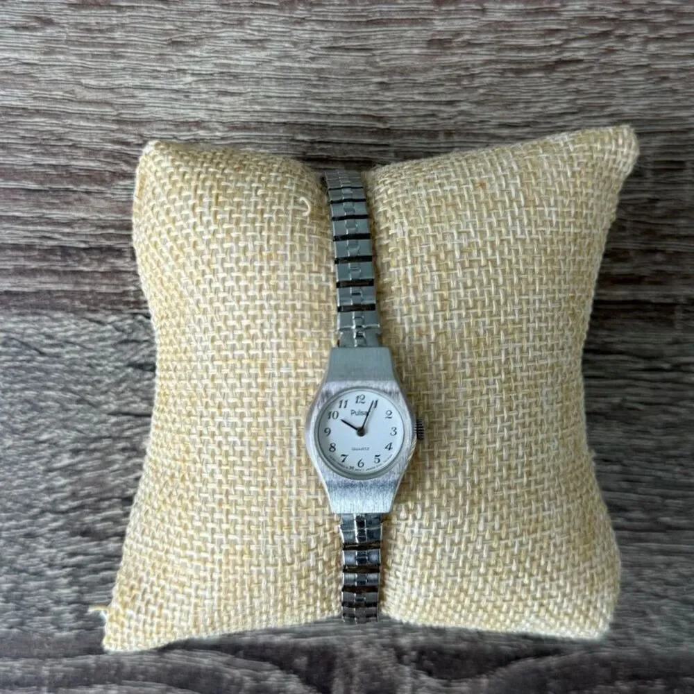 Vintage Pulsar Silver Tone Watch Women's V230-0170 ( Needs a battery)